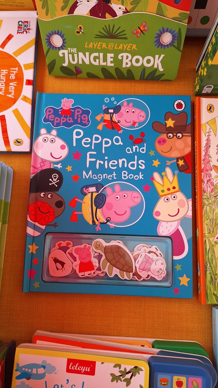 Peppa and Friends Magnet Book  