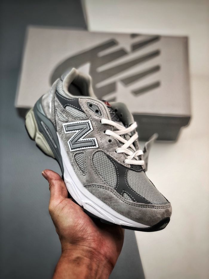 New Balance 990 V3