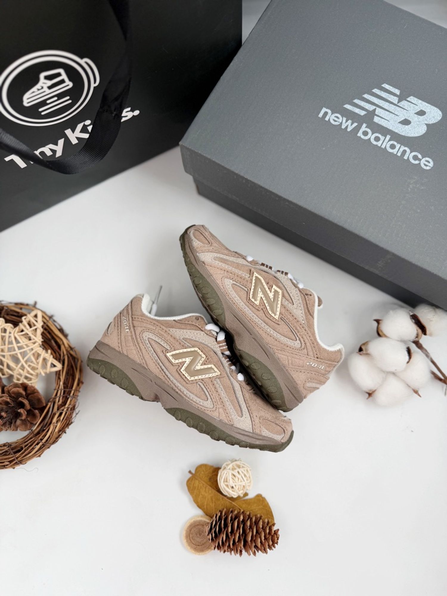 New Balance 204L Brown