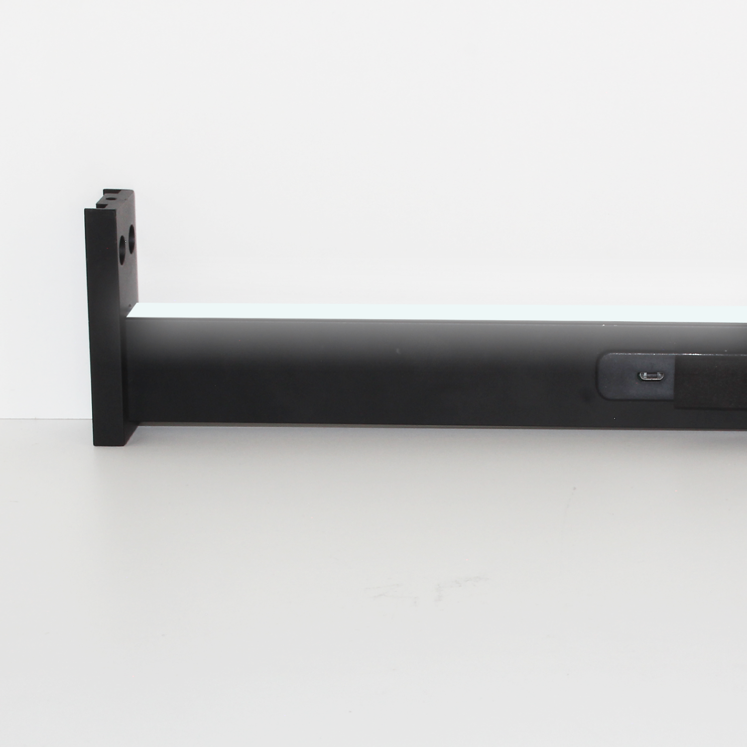 Лэд гэрэлтэй өлгүүр - Хар 