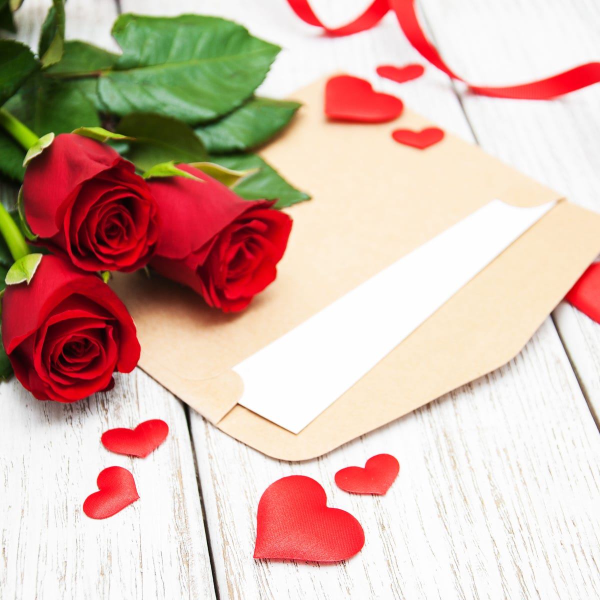 Хайртдаа илгээж болох мэндчилгээний загварууд