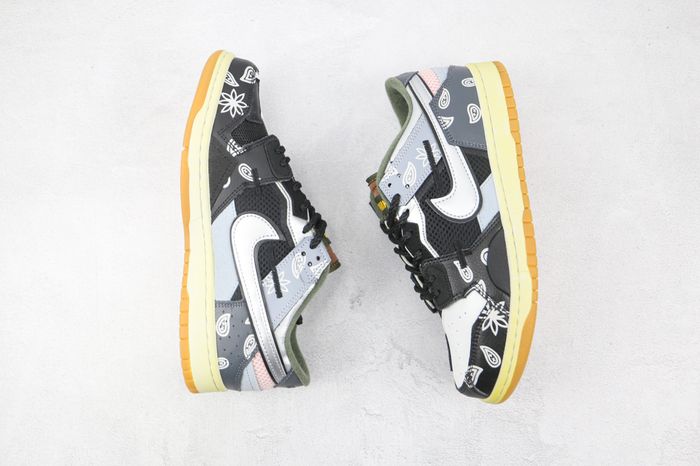 NIKE SB Dunk Low Bandana