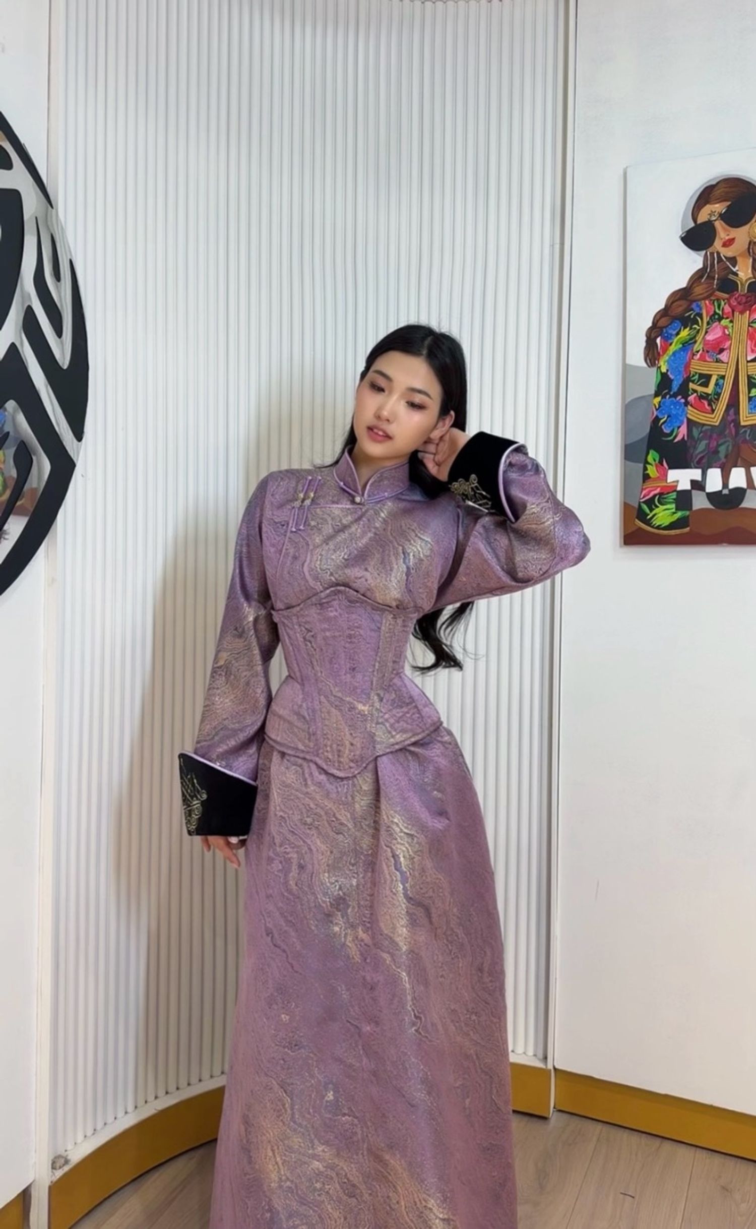 Хамбан нудрагатай дээл