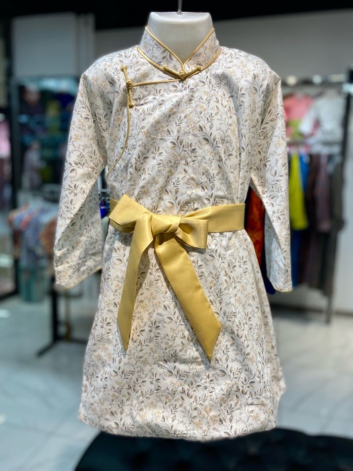 Навчин хээтэй цагаан дээл