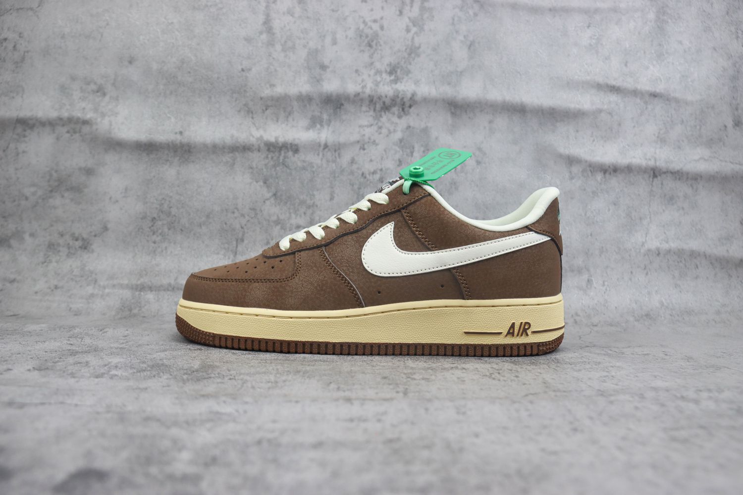 Nike Men's Air Force 1 '07 Cacao Wow/Sail-Coconut Milk 