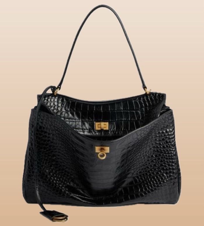 Бэлэн хар цүнх 