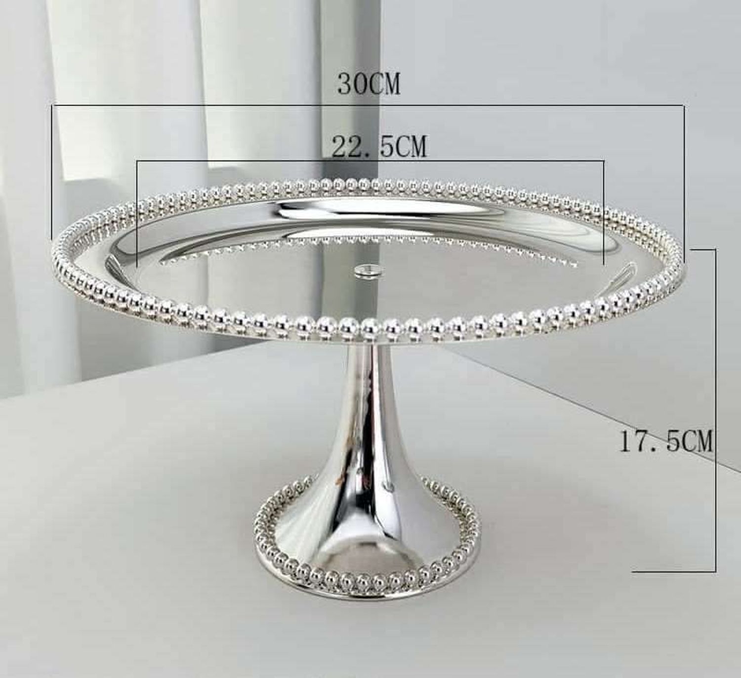 Идээний таваг өндөр хөлтэй