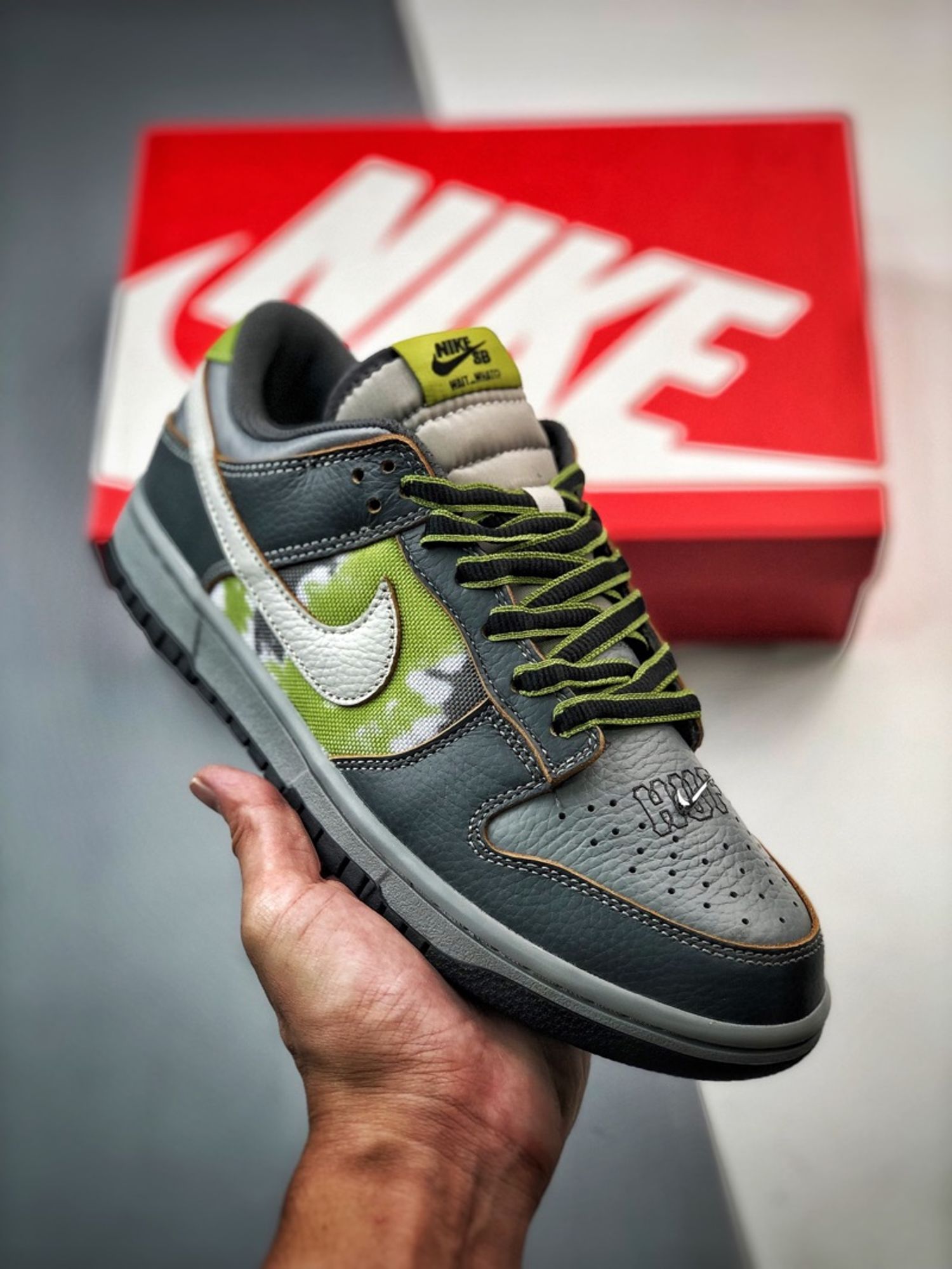 HUF x Nike SB Dunk Low “Frienda and Family”