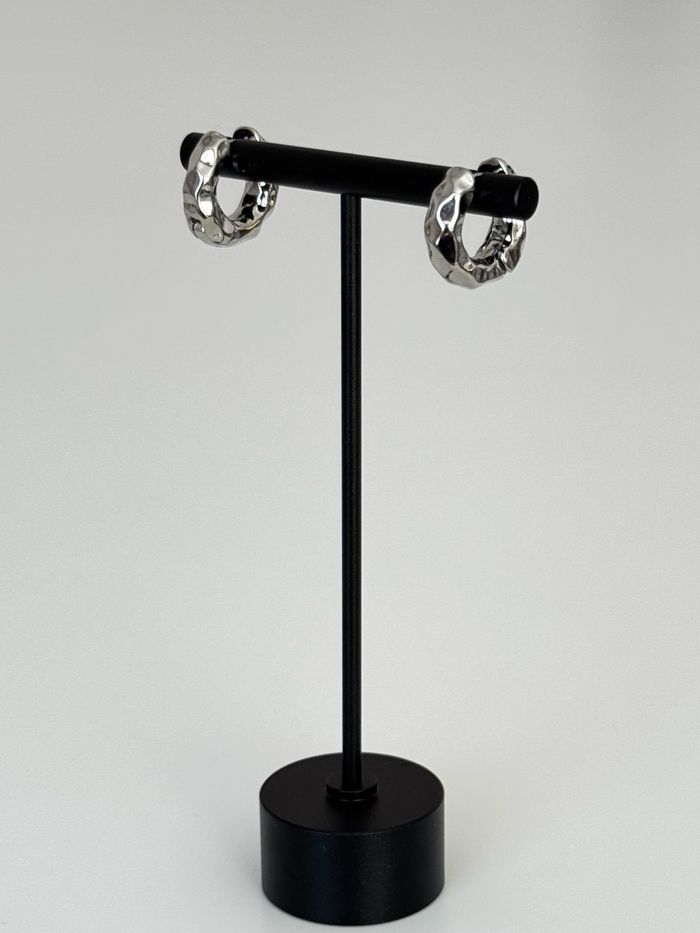 Textured small hoop earrings