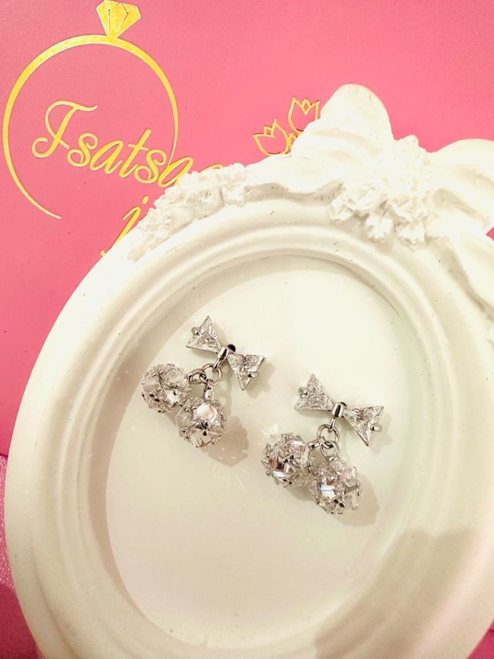 Бантиктай шигтгээтэй ээмэг