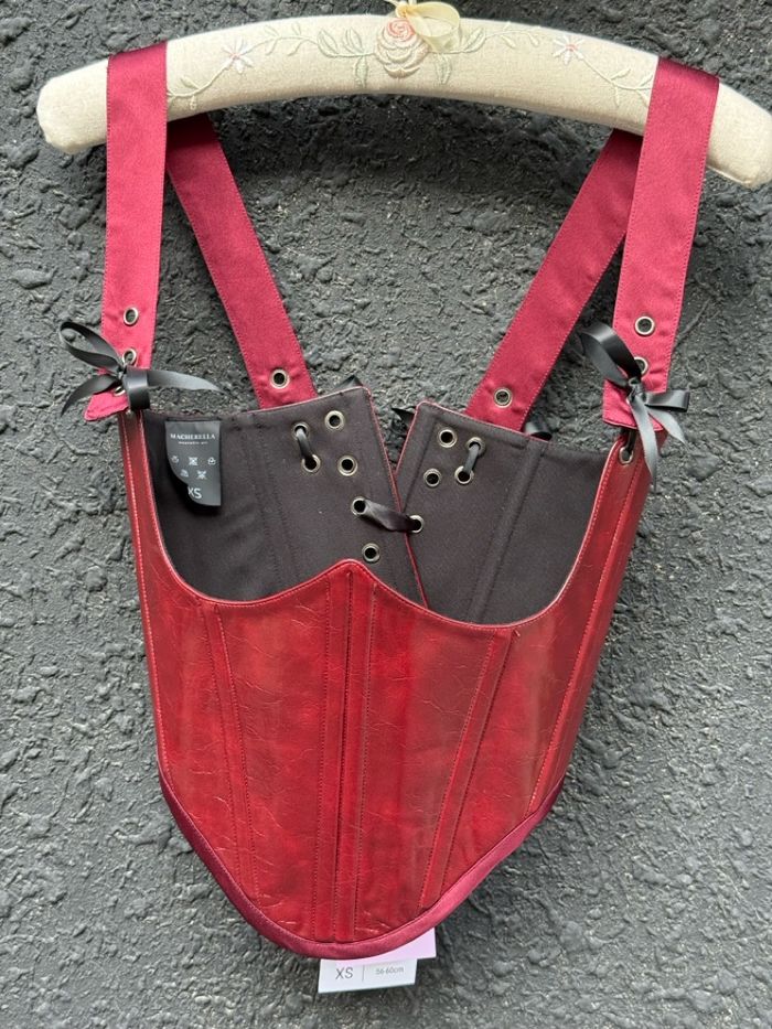 Latex cherry red — Underbust