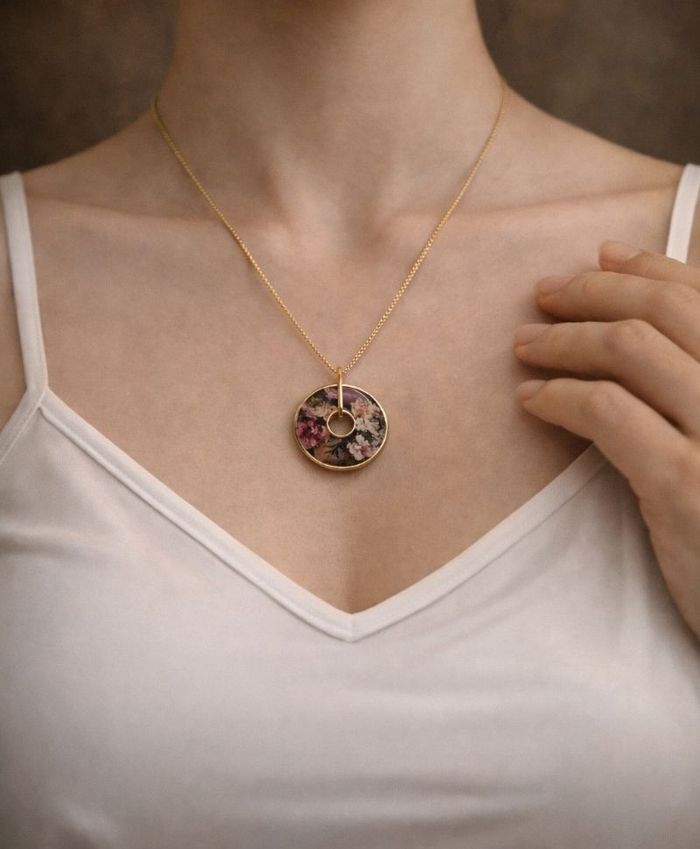 Зуны цэцэгс хүзүүний зүүлт