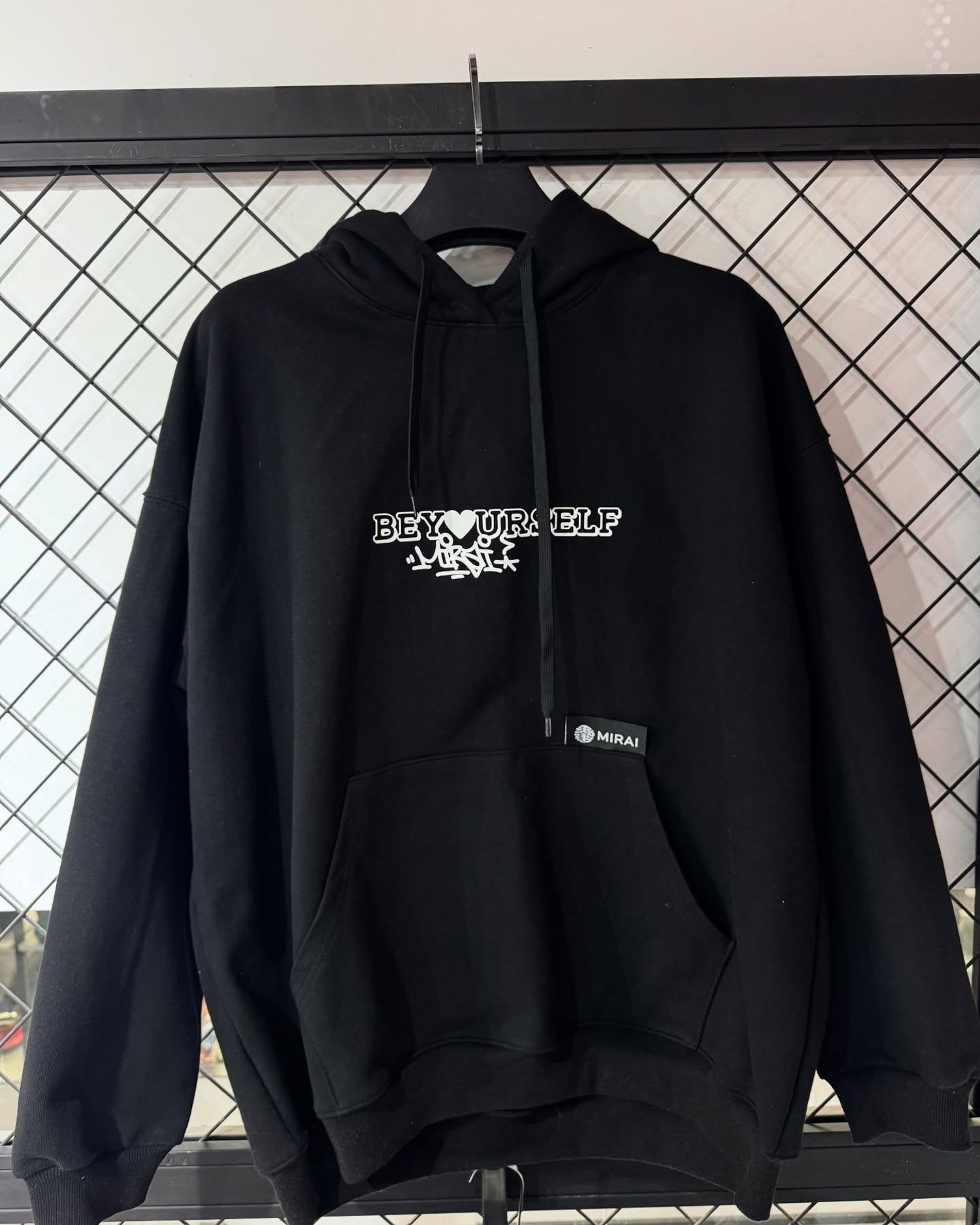 HOODIE /BEYOURSELF/ 