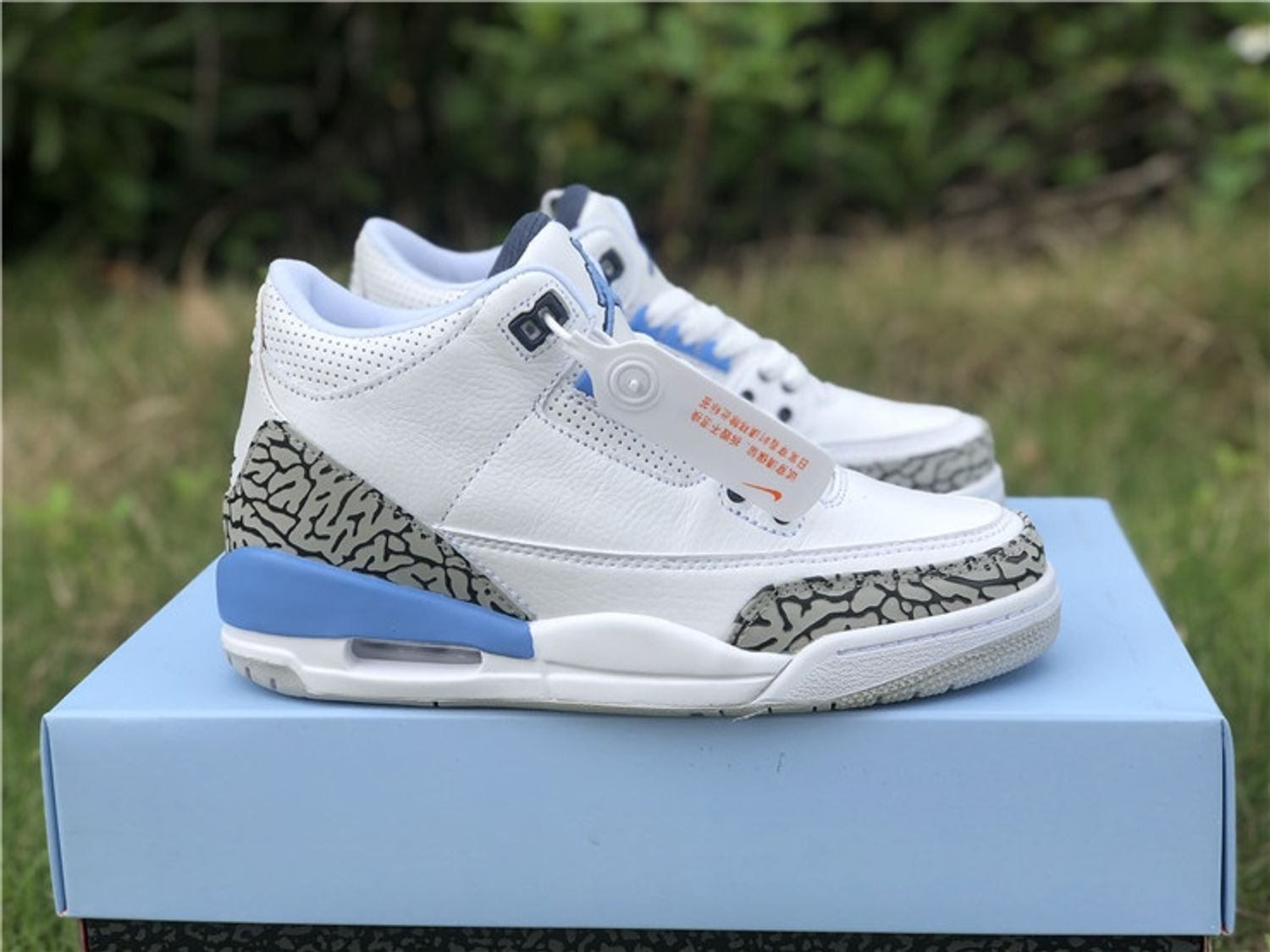 Jordan 3 Retro Mid UNC