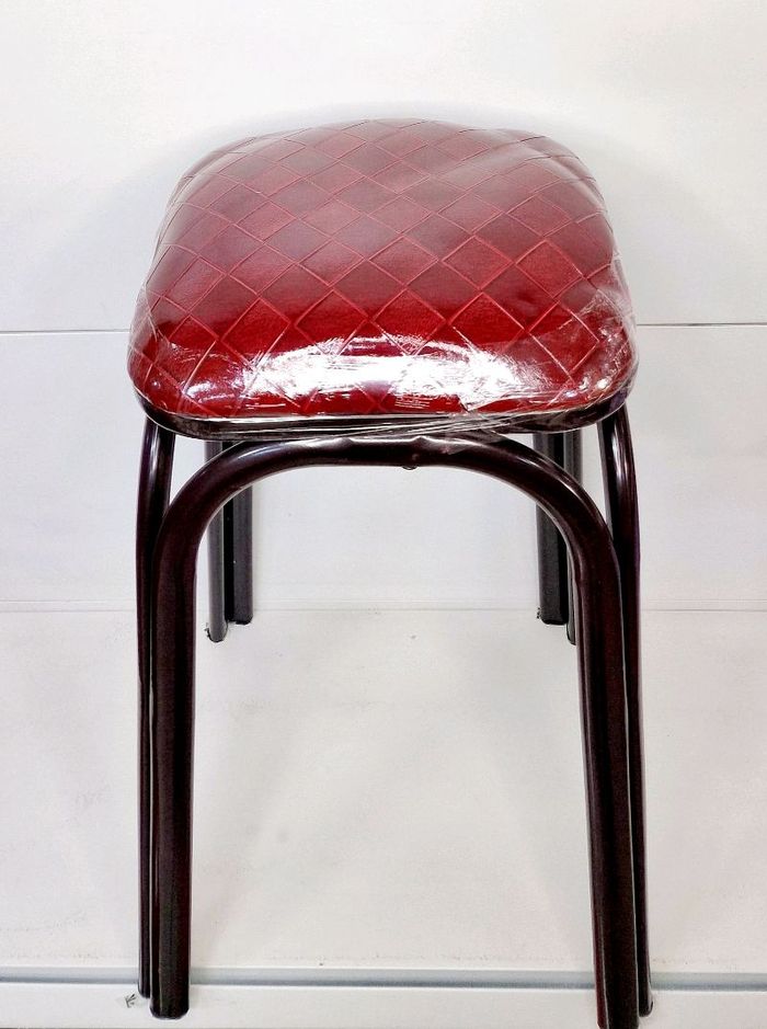 Зөөлөвчтэй төмөр сандал