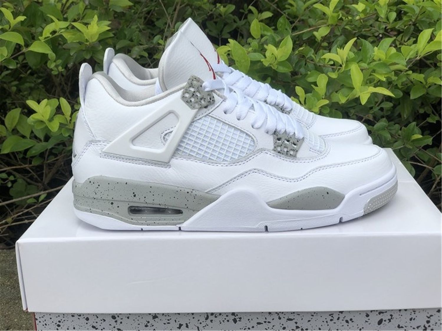 Air Jordan 4 “White Oreo