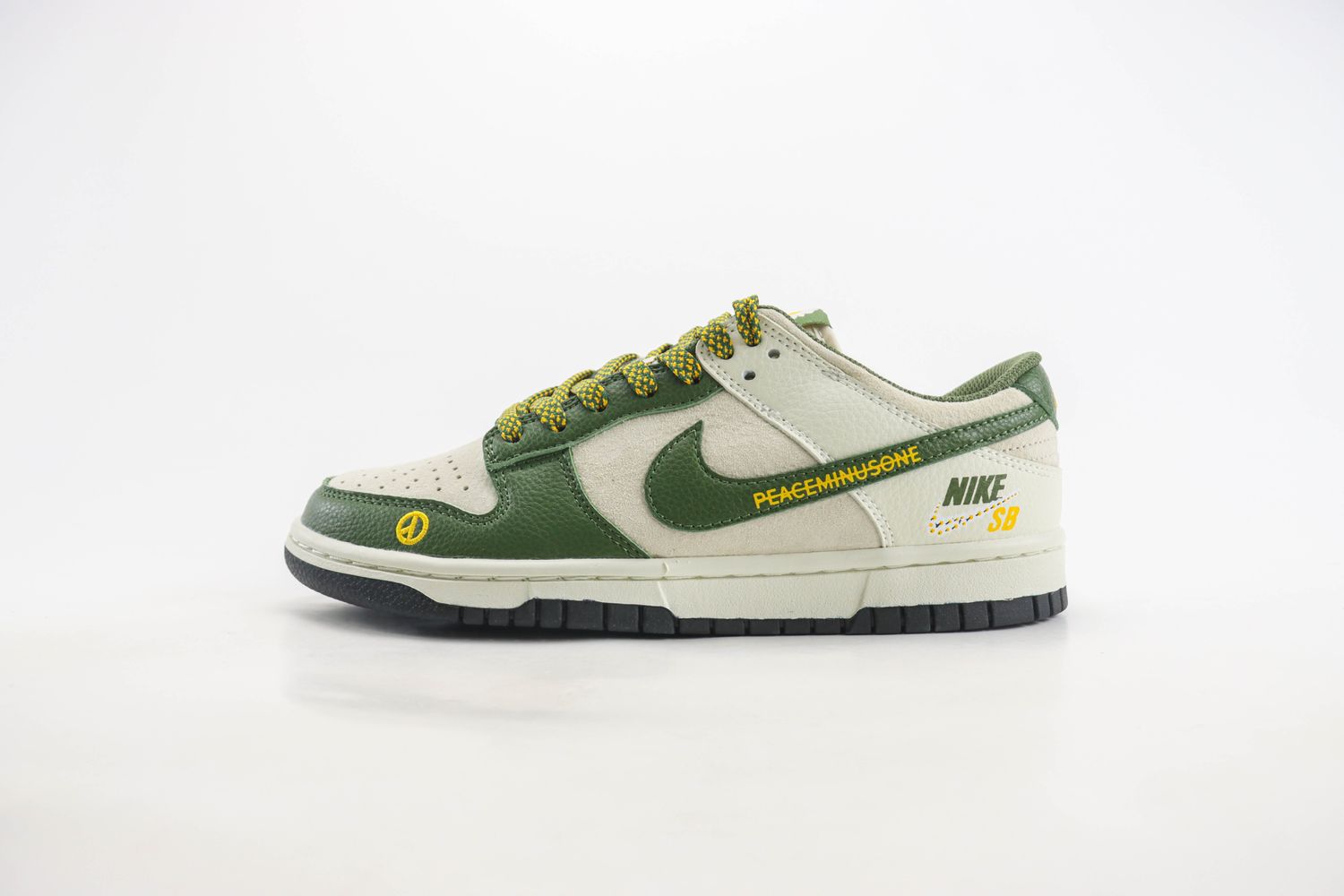 Nike SB Dunk Low x Peaceminusone 02
