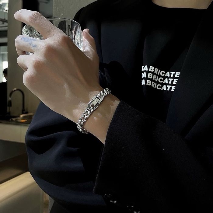 Эрэгтэй бугуйвч