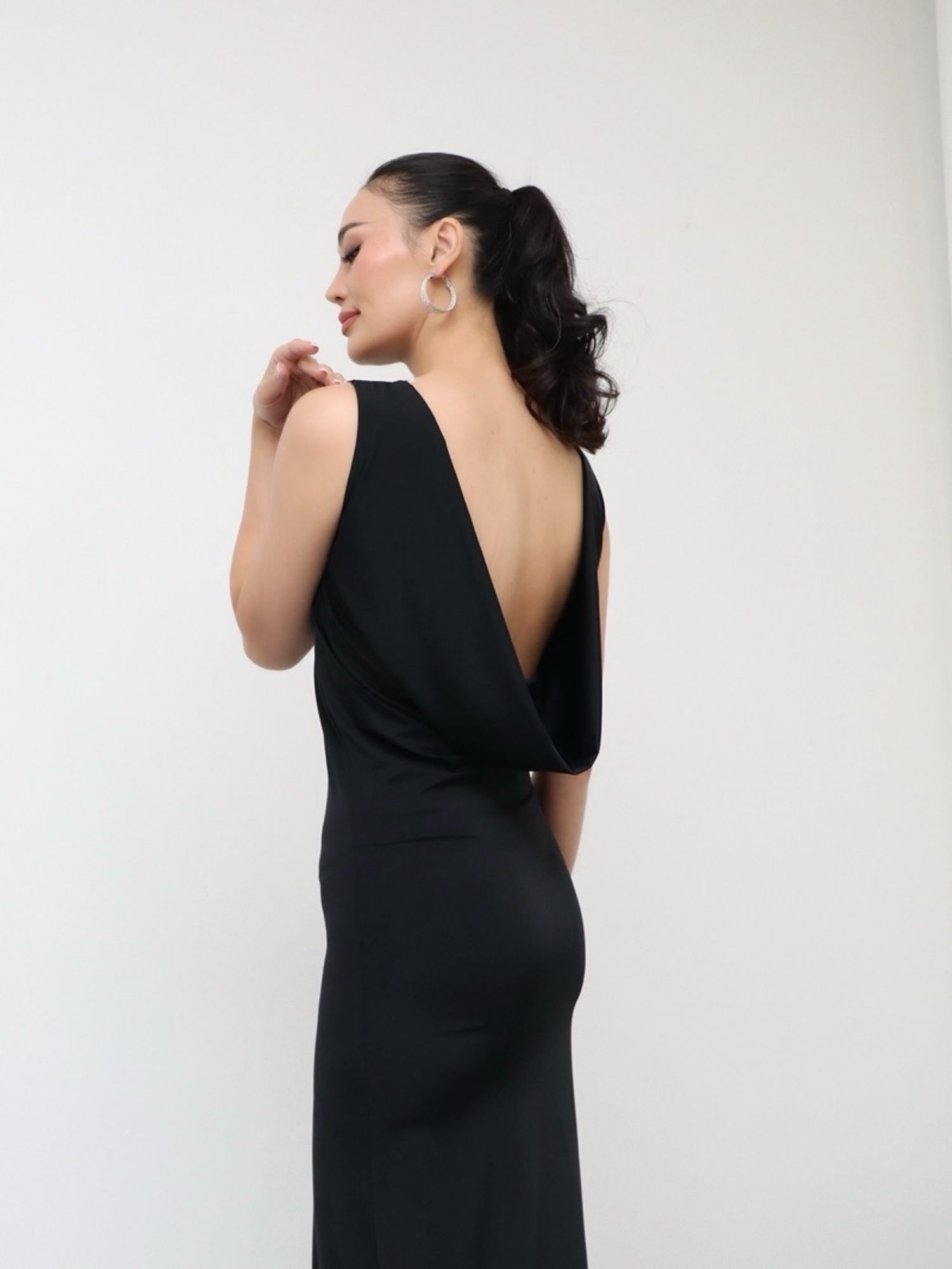 Backless maxi dress