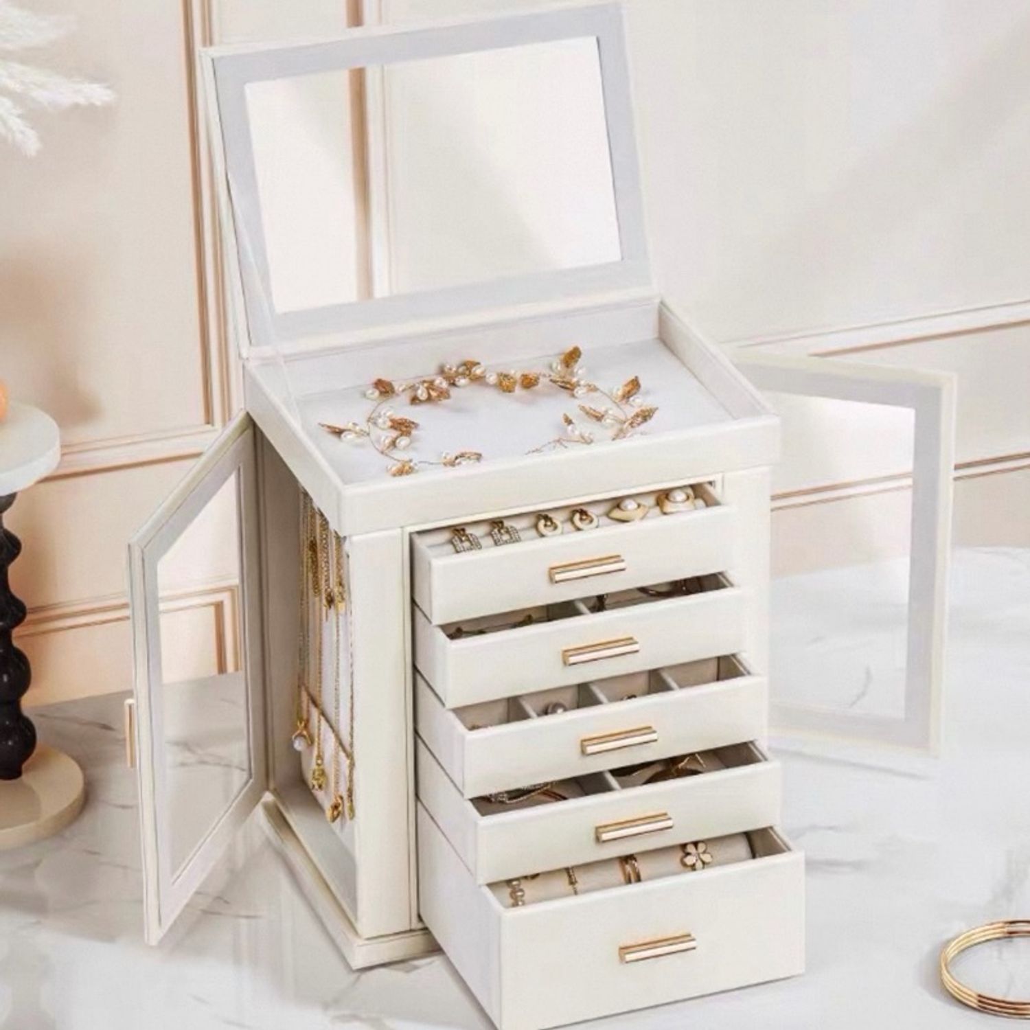 Гоёл чимэглэлийн хайрцаг