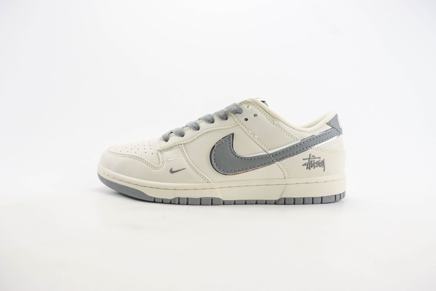 Nike SB Dunk Low x Stussy 85 
