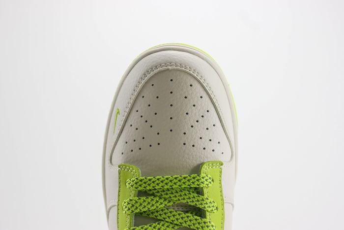  Nike SB Dunk Low x supreme 71