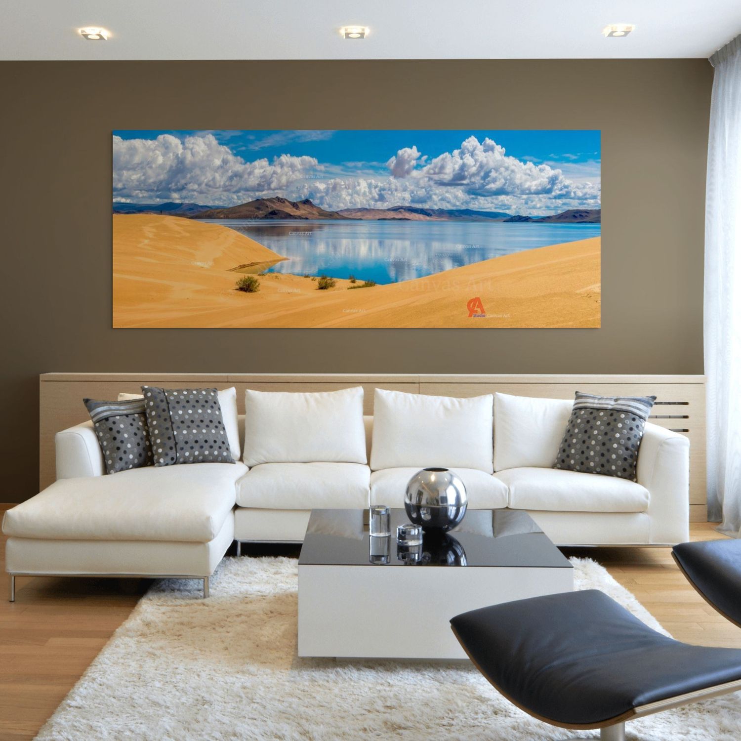 Улаагчны хар нуур  