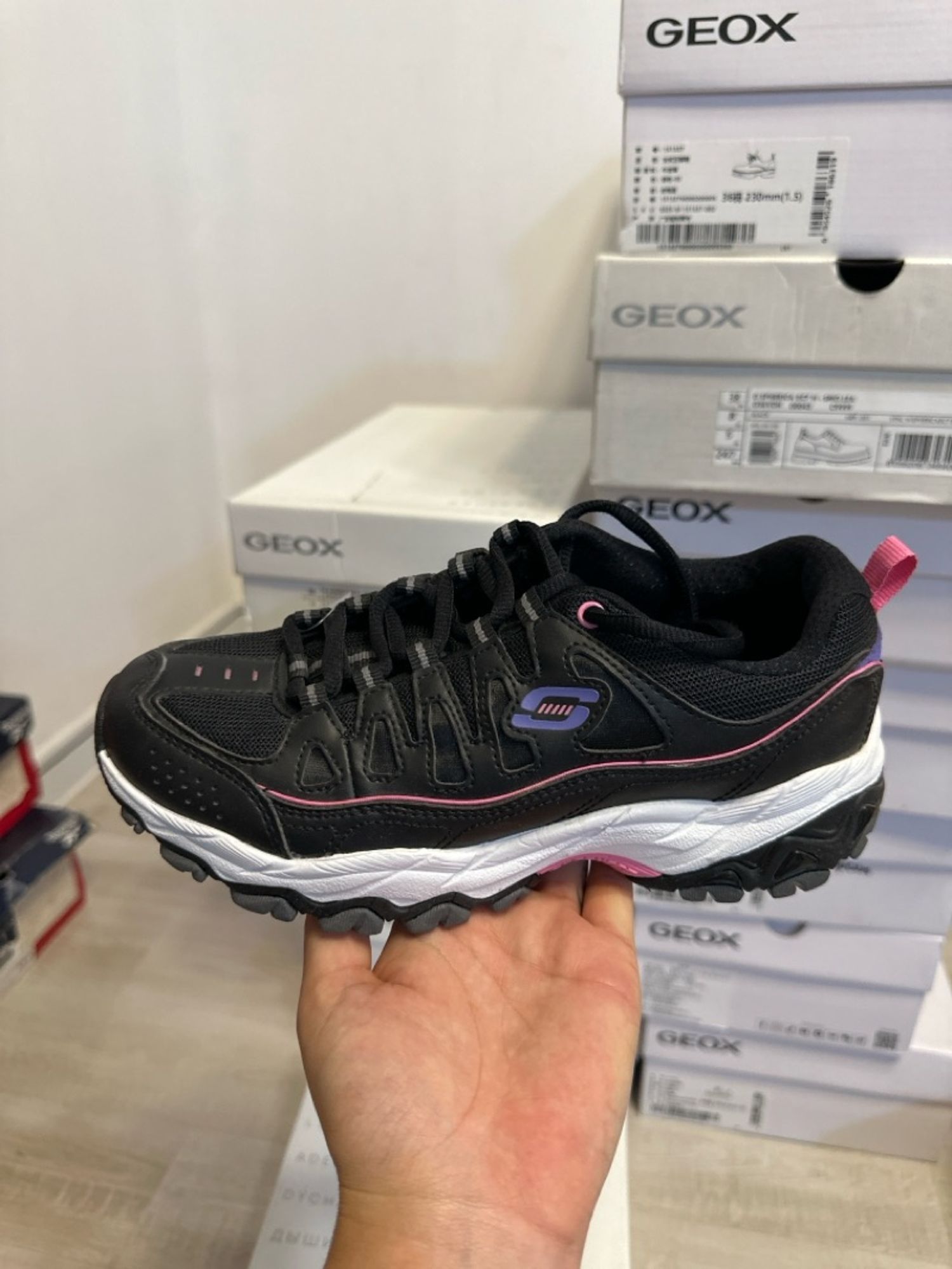SKECHERS Гутал