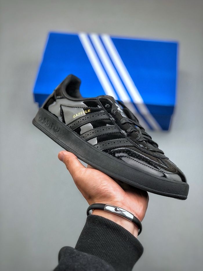 Gazelle Indoor “Core Black”