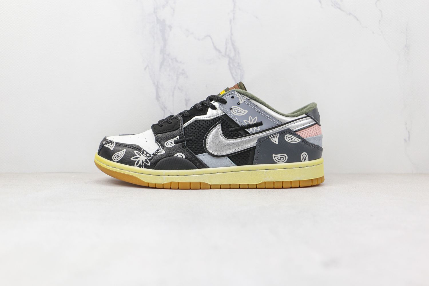 NIKE SB Dunk Low Bandana
