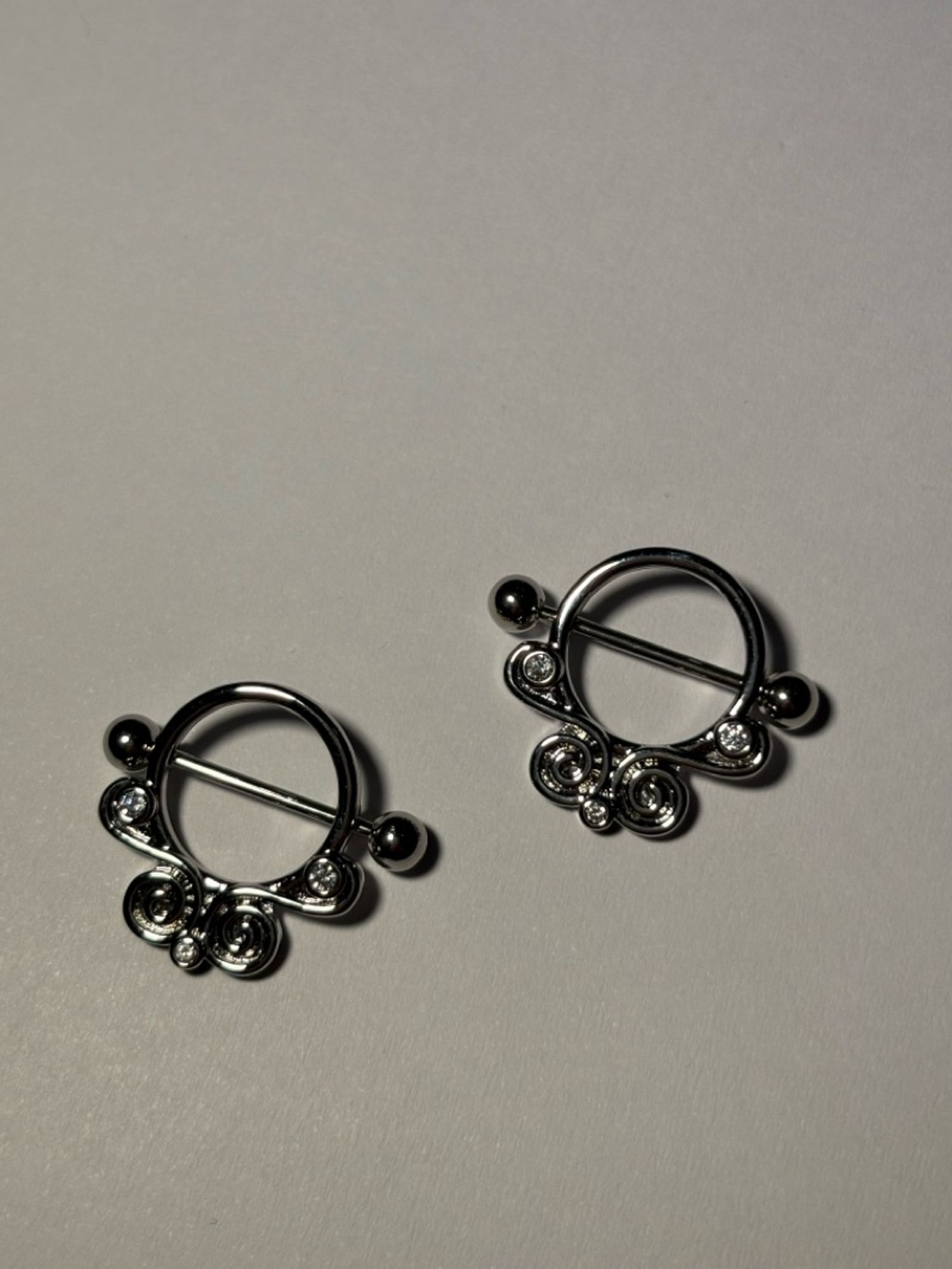 Хөхний ээмэг