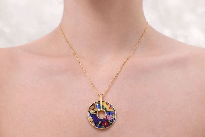 Мада хүзүүний зүүлт