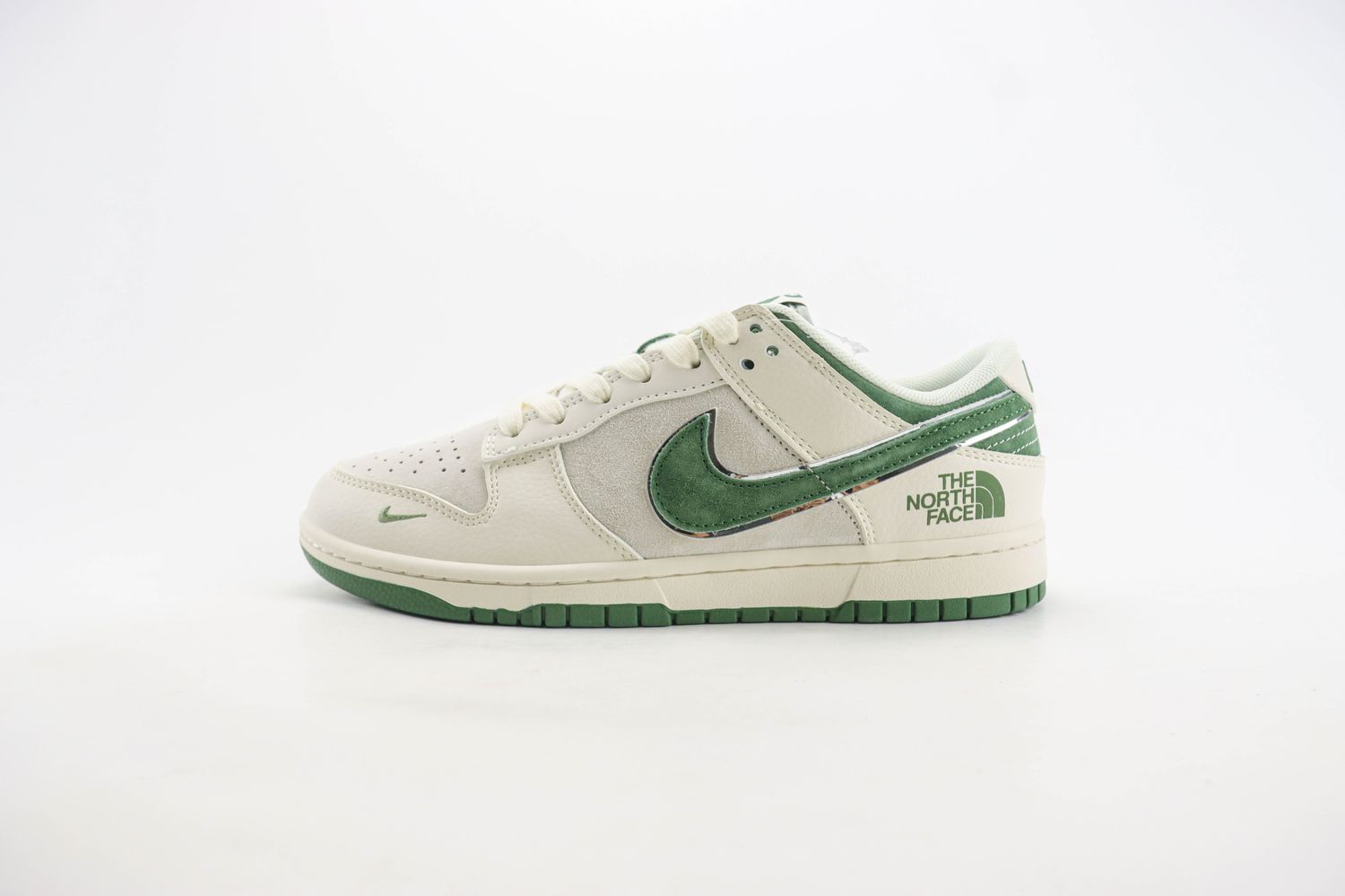 Nike SB Dunk Low x the north face 49