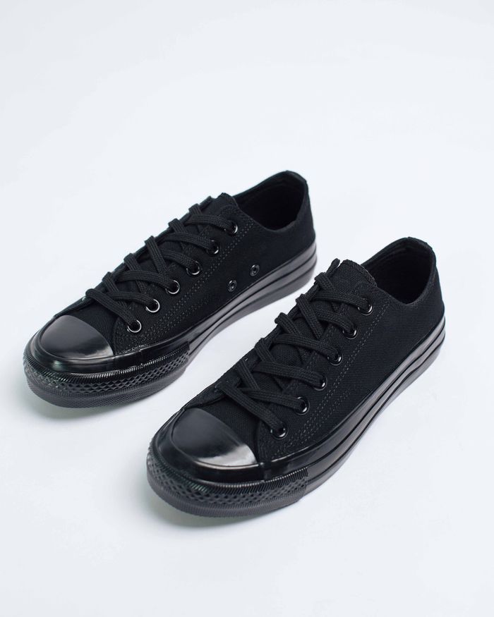 Кет түрүүгүй / Тас хар /