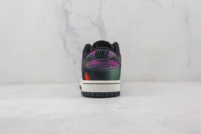 Nike SB Dunk Low "Graffiti"