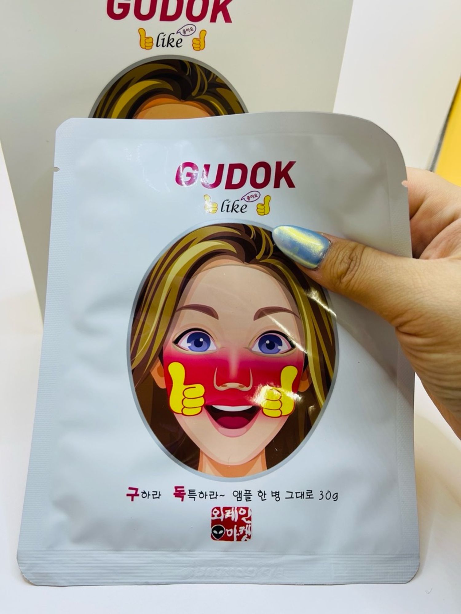 Чийгшүүлэх маск