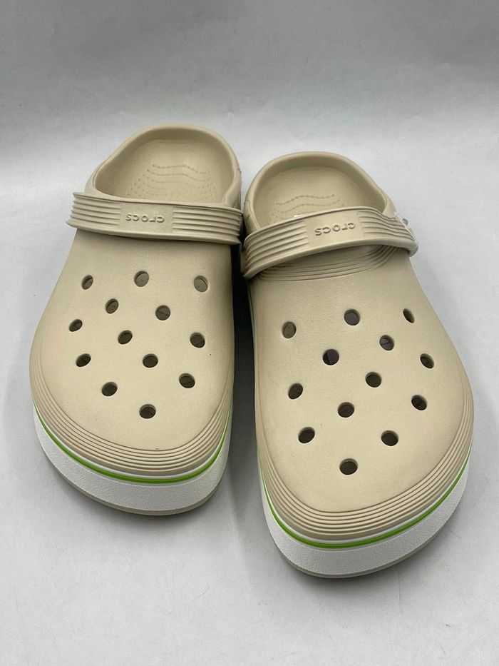 crocs beige