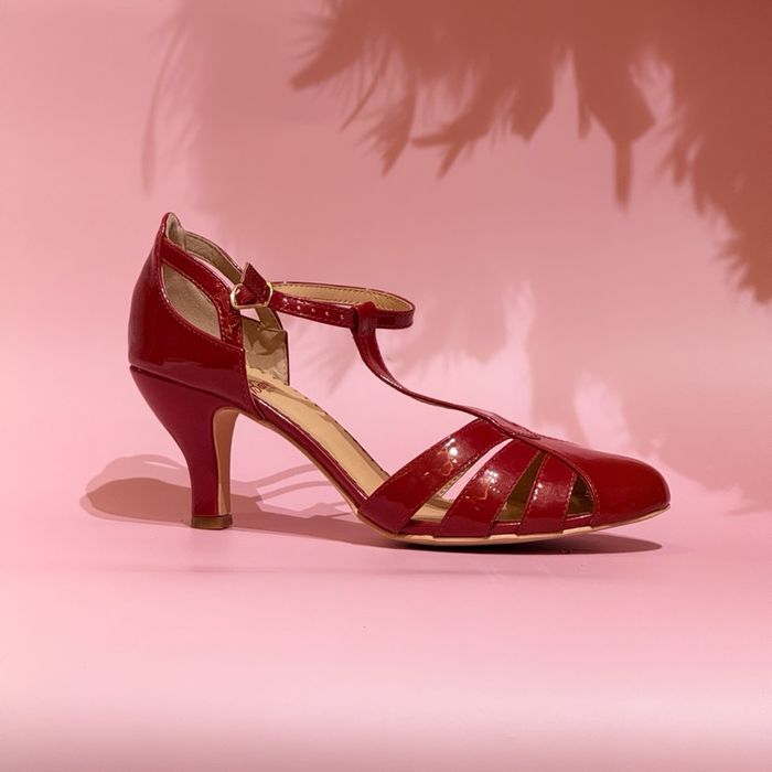 Бүжгийн гутал 