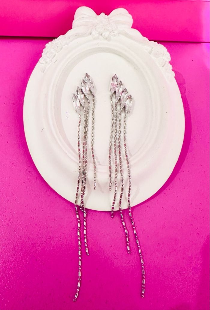 Унждаг ээмэг