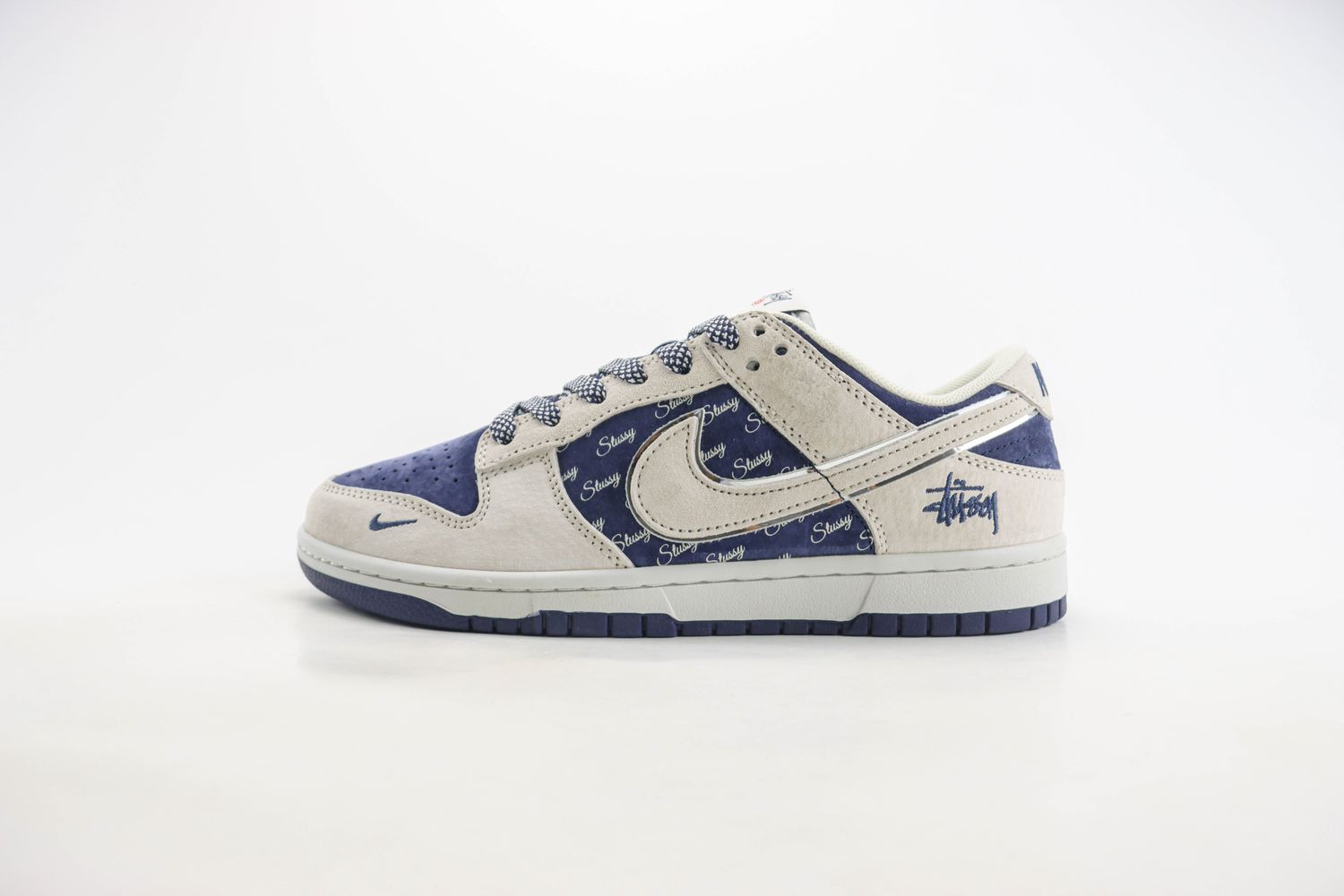 Nike SB Dunk Low x Stussy 45