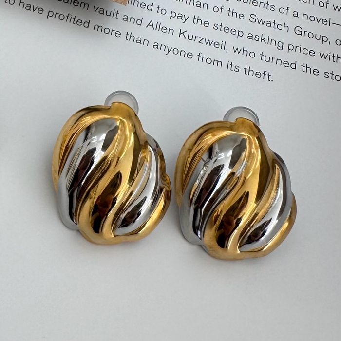 Two tone oval earrings