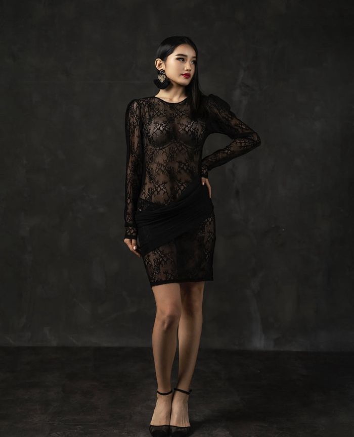Lace midi dress