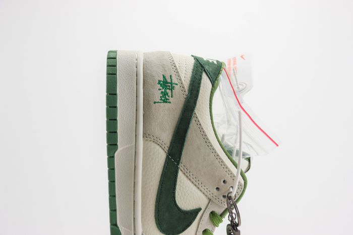  Nike SB Dunk Low x Stussy 132