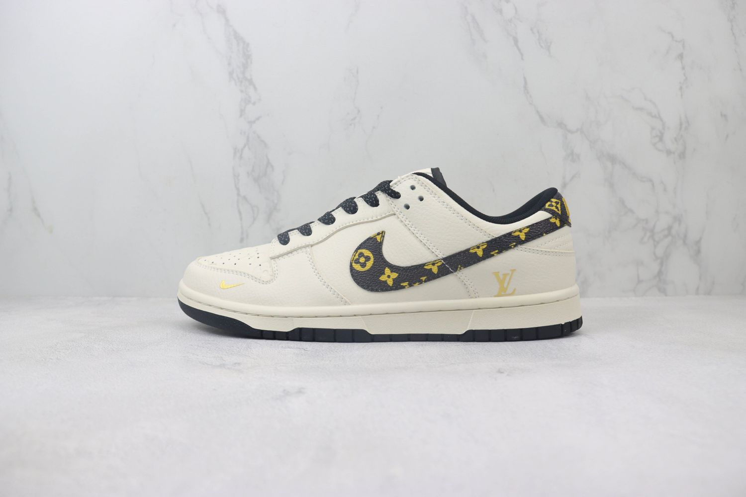  Nike SB Dunk Low x LV 107