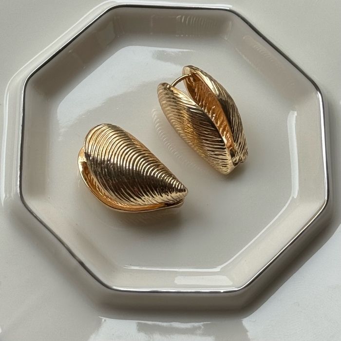 Mussel earrings
