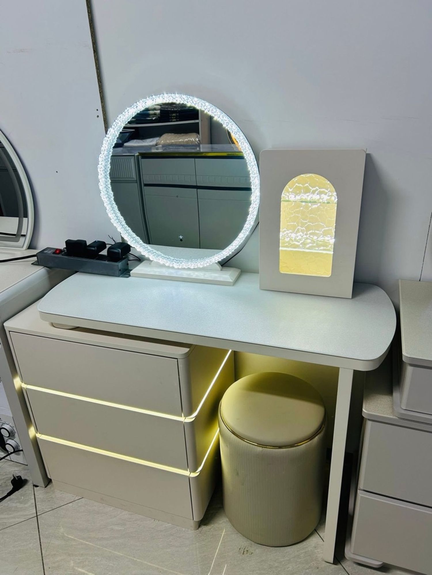 гоо сайхны ширээ 