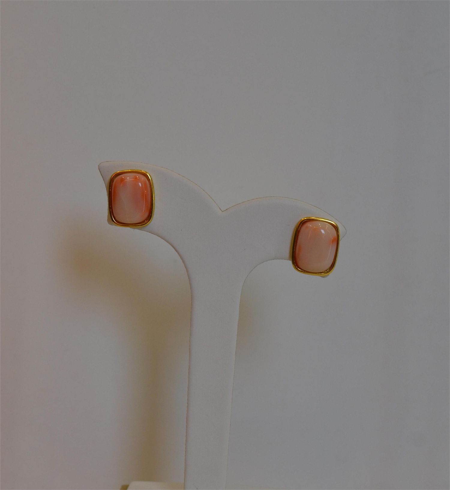 ягаан шүртэй хатгадаг ээмэг