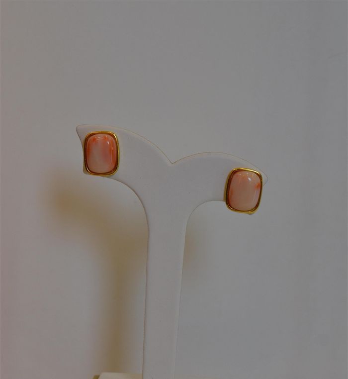 ягаан шүртэй хатгадаг ээмэг