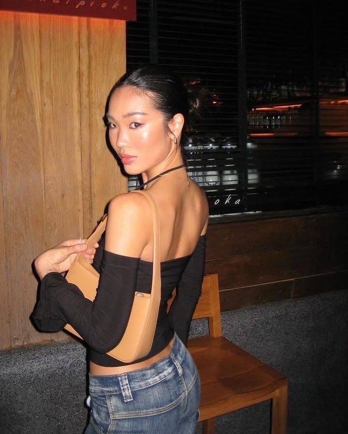 One Line Collar Backless Top