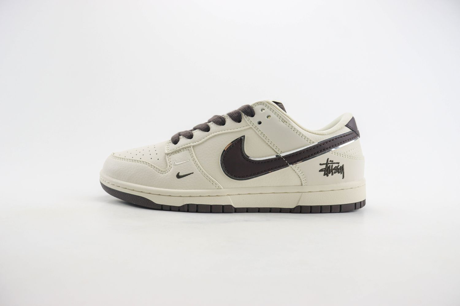  Nike SB Dunk Low x Stussy 130